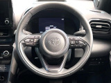 インテリアに合わせたデザインのステアリングは、運転される方のことも考え、運転しやすい形状、大きさです。是非一度、実際に触ってお確かめください。