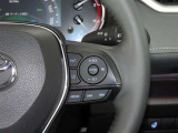 【ステアリングスイッチ】運転中に視線を前に向けたまま画面の操作できます。
