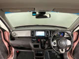 【前方視界】開放的な前方視界!運転がしやすく疲れにくいです♪窓が大きく、見通しがとっても良いおクルマですよ♪