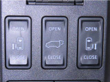 両側電動スライドドアを装備しております。