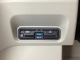ハンドルの左下にETCがついています。高速道路の料金所の通過も楽々です。 カードの取り出しもしやすい場所についています。