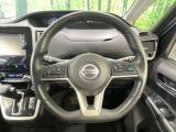 【純正革巻きステアリング】上質な革を使用することで、手にしっかり馴染みとても運転しやすいハンドルです♪