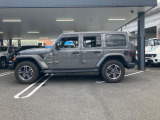 台形のホイールアーチはJeep車共通のデザインとなっております。