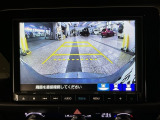 【バックカメラ】運転が苦手な方も車庫入れラクラクです!ギアをリバースに入れれば自動的に切り換わりますので、面倒な操作は不要です♪狭い駐車場もお車を傷つけず安心ですね!