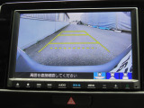 リアワイドカメラシステム!従来の視野に加えて、後方側方を約180&deg;まで見えるワイドビューと、後方を真上から見たような視野で駐車時などに便利なトップダウンビューの3つの視野があります!