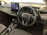 運転席周りのレイアウトをご覧ください。ナビゲーションが綺麗に装着されすっきり収まってますね!