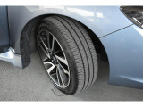タイヤサイズは225/45R18です