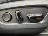 パワーシート搭載。微妙な調整が手軽にでき、最適なポジションで運転することが可能です。