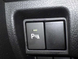 コーナーセンサーを車の前後に装備。障害物までの距離に応じて警告音を変えてお知らせ。縦列駐車時や駐車場・車庫などでの取り回しをサポートします。詳細は販売店スタッフまでおたずねください。