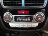 左右独立温度コントロールフルオートエアコンです。運転席、助手席それぞれで独立して温度設定ができます。冷え性の方が乗っても安心ですね♪