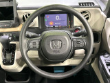 インテリアに合わせたデザインのステアリングは、運転される方のことも考え、運転しやすい形状、大きさです。是非一度、実際に触ってお確かめください。