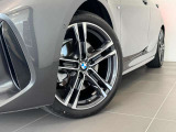 BMW純正アロイホイールはモデルやパッケージに合わせてデザインされています。洗練されたデザインで、足元の個性を引き立てます。
