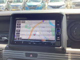 【ナビ】Honda純正ナビゲーション装備(HondaCONNECT対応)スマートフォンからリモート操作が可能。車内Wi-Fiや自動地図更新など便利な機能が使用できます。●基本パック(有料)が必要です。