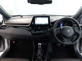 見通しのよいすっきりとした視界で、誰でも運転しやすいです。運転のしやすさは疲れにくさにも繋がりますよ♪