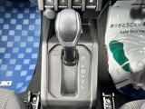 [フロアシフト]お馴染みのフロアシフト!シフトレバーは握りやすい大きさです☆