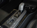 電動パーキングブレーキ・ブレーキホールドを装備してます。ホールド機能は信号待ちが多い一般道で疲労軽減になり、大好評です!