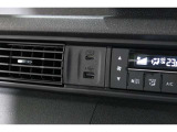 スマートフォンなどの音楽再生が可能なUSB接続ジャック装備車両です♪♪♪