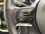 ステアリングにオーディオ操作スイッチが付いています。オーディオ画面に直接タッチしなくても操作が出来ますので、運転に集中できます。