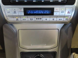 左右独立温度コントロールフルオートエアコンです。運転席、助手席それぞれで独立して温度設定ができます。冷え性の方が乗っても安心ですね♪