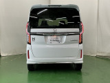 後席の窓には外から車内が見えにくくなるプライバシーガラスを採用。周りを気にせずリラックスして過ごせます