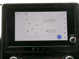 DCM(専用通信機)を装備したコネクティッドナビです。なおT-Connect契約により、令和10年10月まで無償でのご利用が可能です。詳しくは営業スタッフにお問い合わせください。