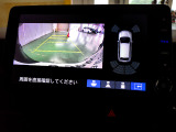 バックカメラの画像です。ガイドラインがスムースな車庫入れをサポートいたします。車庫入れの安心感がアップしますね。