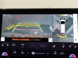 パノラミックビューモニター付きです。車両を上から見たような映像をモニター画面に表示。運転席からの目視では見にくい、車両周辺の状況をリアルタイムでしっかり確認できます。