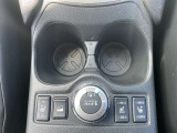 2WD、4WDの切替に加えてシートヒータースイッチも操作しやすい場所についています♪