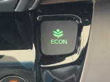 【eコンスイッチ】低燃費運転をサポートするECONモード。スイッチをONすると、エンジンやトランスミッション、A/Cなどを協調制御し、燃費の向上に貢献。エコドライブの効果を高めます。