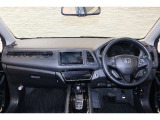 操作性に優れた運転席となります!小物入れや各ボタンの配置にこだわり、使いやすいです!座り心地もよく視認性も良好なのでロングドライブもお任せ下さい!
