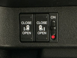 【両側パワースライドドア】両側がパワースライドドアになっており、運転席のスイッチやスマートキーでも開閉が可能です!開口部も広いので乗り降りも楽々♪