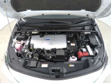 車にとって、とても大切な部分のエンジンルーム。綺麗に清掃済みで安心です。