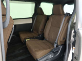 ゆとりある広々とした車内空間は、ドライブを始め買い物やレジャーなど、幅広く活躍します。一人でもみんなとでもお出かけを楽しみましょう!