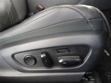 パワーシート搭載。微妙な調整が手軽にでき、ピッタリのポジションで運転することが可能です。