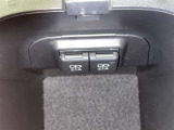 充電用USB端子付き。スマートフォンなどの充電に便利です。