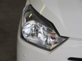 ハロゲンランプは明るさこそHID・LEDに劣りますが、「直視しても眩しいと感じないような柔らかい発光」が特徴です。親しみやすいデザインのプレオ +には、ぴったりです。