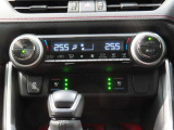 デュアルエアコン搭載で、運転席、助手席それぞれで温度調整可能!!快適な室内空間でドライブすることが出来ます!