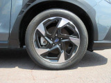 右前 18インチアルミホイール タイヤサイズは、225/55R18です。