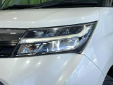 【LEDヘッドライト】悪天候や夜間走行時も良好な視界を確保し安心して運転できる高輝度LEDヘッドライトを装備!点灯速度が早く、消費電力も抑えられています。