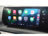 【アップルカープレイ】iPhoneがBMW車両とワイヤレスで接続されます。Apple CarPlayでは、オーディオストリーミングやメッセージングアプリがディスプレイに表示されます。