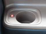ホッとカップホルダーが運転席・助手席にあります。ホットドリンクをちょうど良い温度でキープしてくれる保温機能付で嬉しいです。