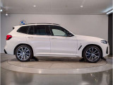 ☆BMWの前後重量配分50:50はエンジン自体をフロントタイヤよりも後ろにずらし、通常はエンジンルーム内に搭載される重量物であるバッテリーをトランクに移動させるなどして実現されています☆