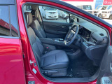 運転席シートリフター(ラチェット式)で、座面の高さも上下に動き、体格にあわせて調整ができます。