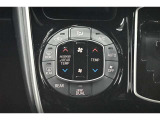 【オートエアコン】一度お好みの温度に設定すれば、車内の温度を検知し風量や温度を自動で調整。快適な車内空間には必須の機能です。
