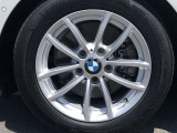 BMW純正16インチホイール。洗練されたデザインで、足元の個性を引き立てます。