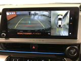 パノラミックビューモニター付きです。車両を上から見たような映像をディスプレイオーディオ画面に表示。運転席からの目視だけでは見にくい、車両周辺の状況をリアルタイムでしっかり確認できます。