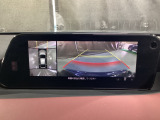 360度モニターは、4つのカメラによる前後左右・俯瞰映像でドライバーからは見えない領域の危険認知をサポート!全周囲の死角を減らし、狭い駐車場や幅寄せ、T字路の進入などの運転の安心感を高めますッ!