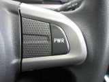 ステアリングスイッチは前方から目を離すことなく操作することが可能。わき見運転の防止に。