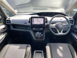 セレナの運転席周りの画像です。