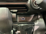 充電用USBポート付です。